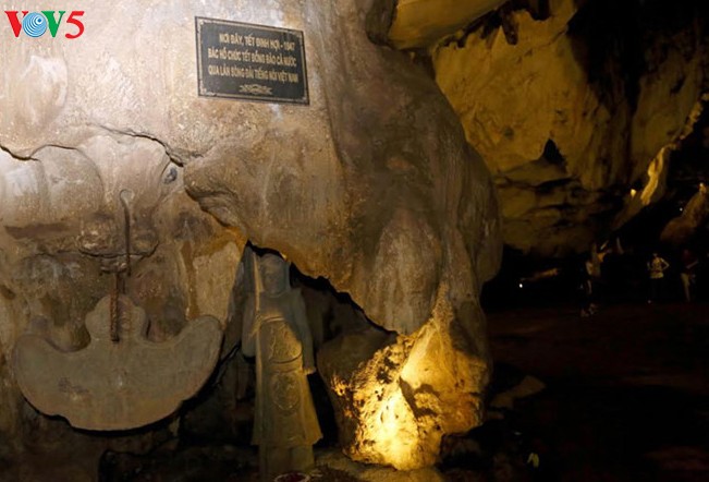 เยือนสถานที่ประธานโฮจิมินห์อ่านบทกวีอวยพรปีใหม่ผ่านสถานีวิทยุเวียดนามเมื่อ 70 ปีก่อน - ảnh 9